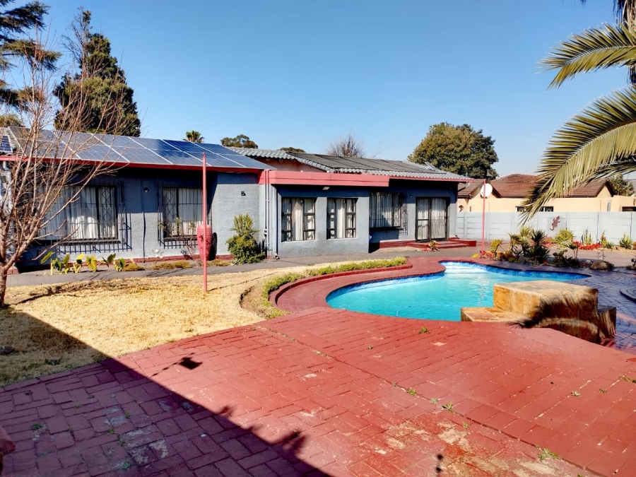 3 Bedroom Property for Sale in Brackendowns Gauteng