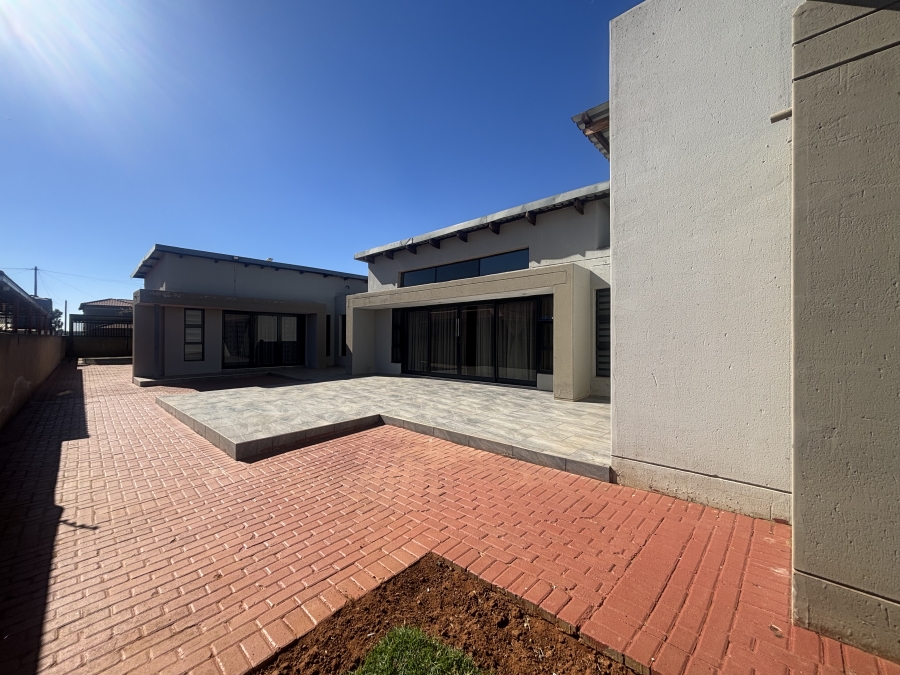 4 Bedroom Property for Sale in Cultura Park Gauteng