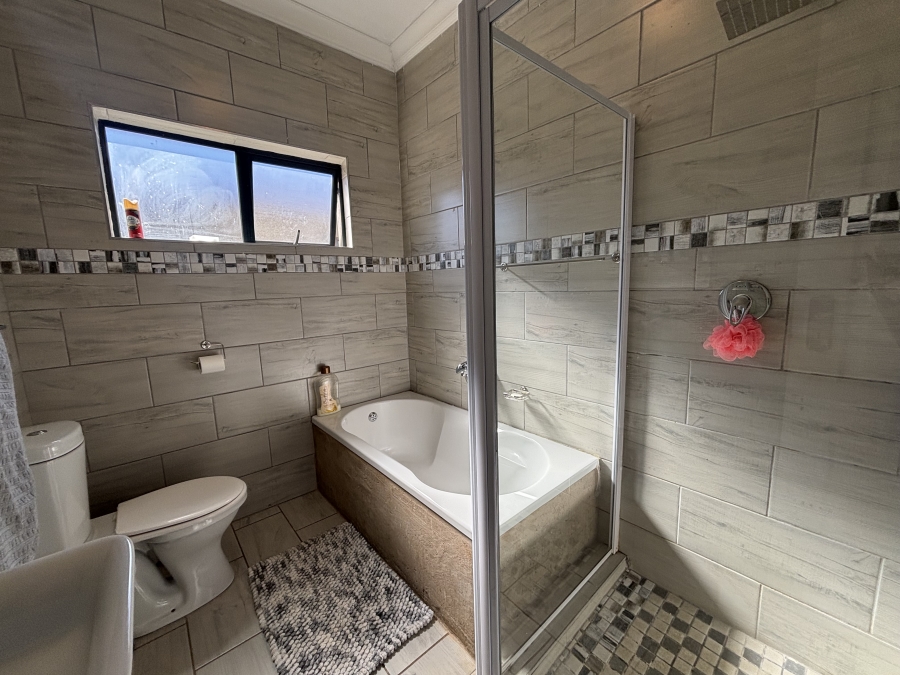4 Bedroom Property for Sale in Cultura Park Gauteng