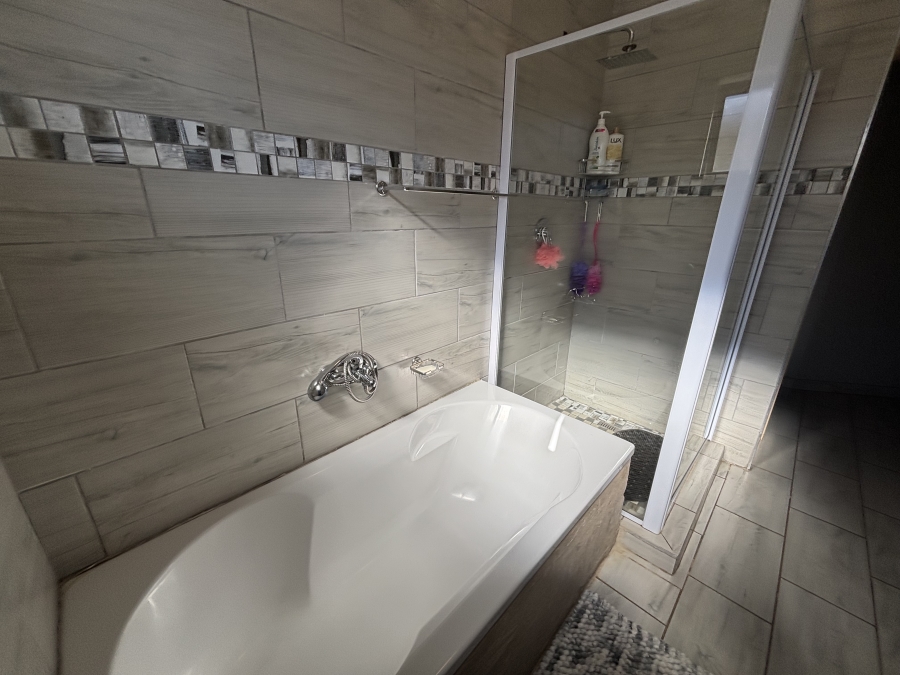 4 Bedroom Property for Sale in Cultura Park Gauteng