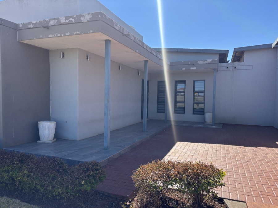 4 Bedroom Property for Sale in Cultura Park Gauteng
