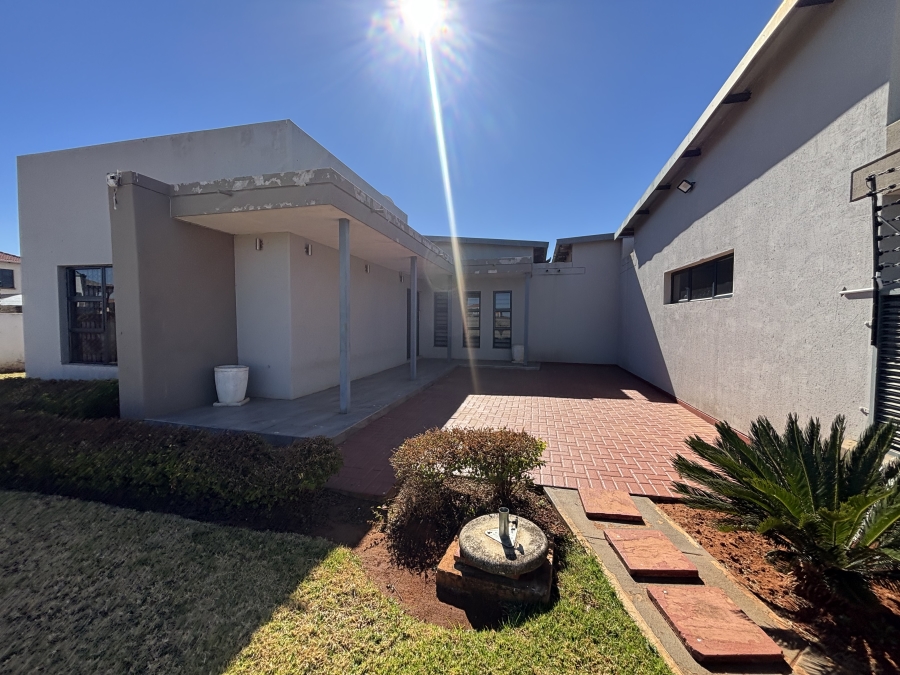4 Bedroom Property for Sale in Cultura Park Gauteng