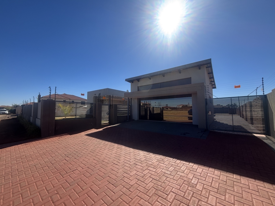 4 Bedroom Property for Sale in Cultura Park Gauteng