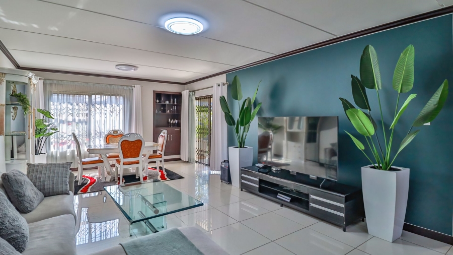 To Let 3 Bedroom Property for Rent in Broadacres Gauteng