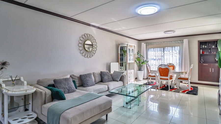 To Let 3 Bedroom Property for Rent in Broadacres Gauteng