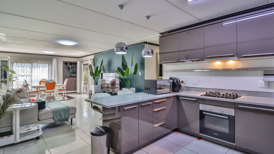 To Let 3 Bedroom Property for Rent in Broadacres Gauteng