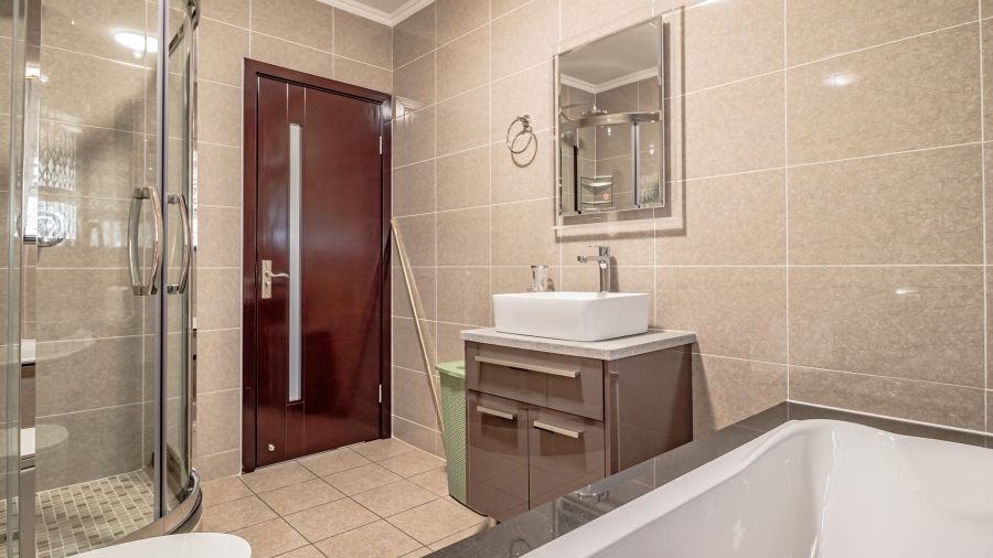 To Let 3 Bedroom Property for Rent in Broadacres Gauteng