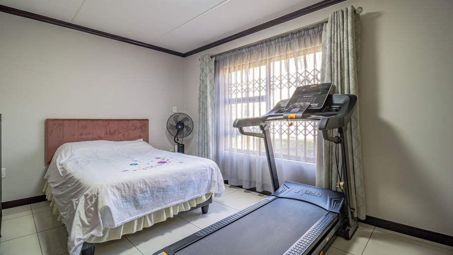 To Let 3 Bedroom Property for Rent in Broadacres Gauteng