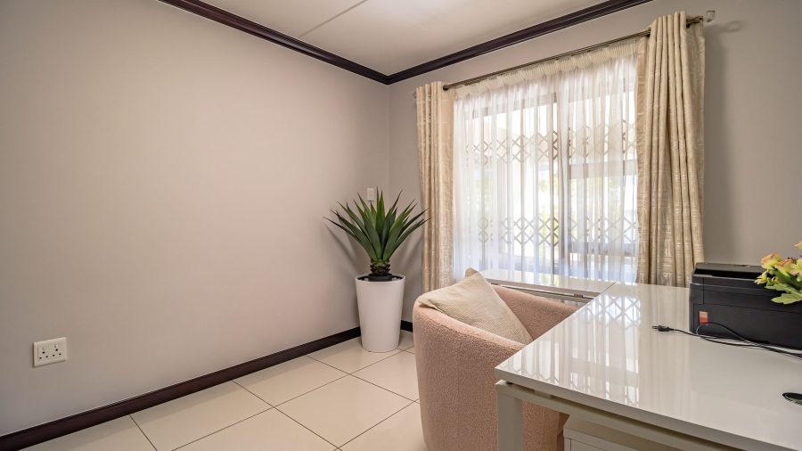 To Let 3 Bedroom Property for Rent in Broadacres Gauteng