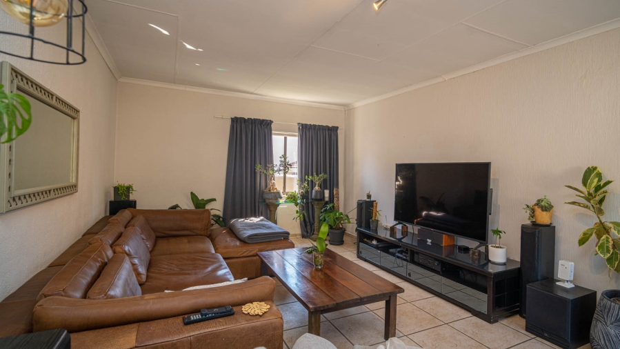 To Let 4 Bedroom Property for Rent in Fourways Gardens Gauteng