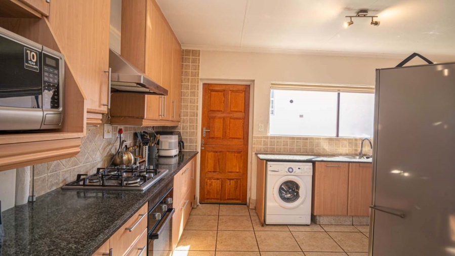 To Let 4 Bedroom Property for Rent in Fourways Gardens Gauteng