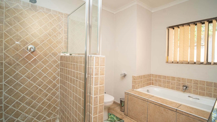 To Let 4 Bedroom Property for Rent in Fourways Gardens Gauteng