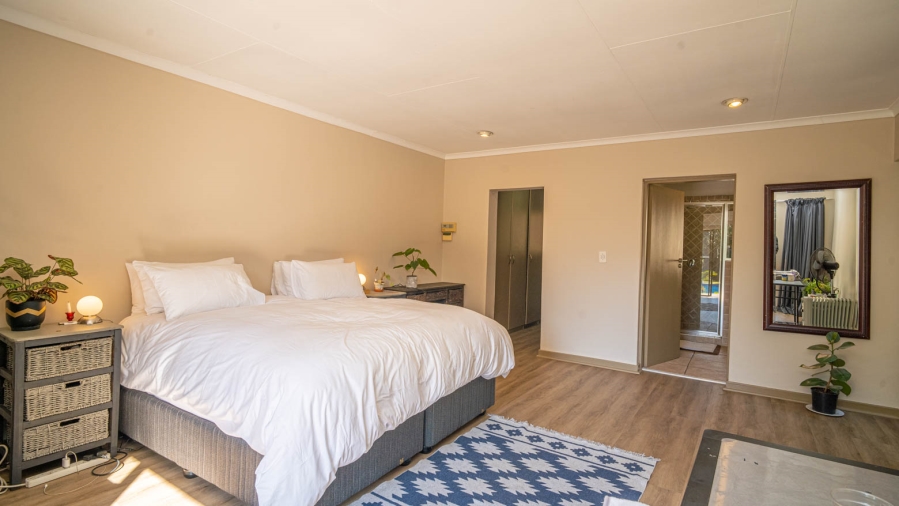 To Let 4 Bedroom Property for Rent in Fourways Gardens Gauteng