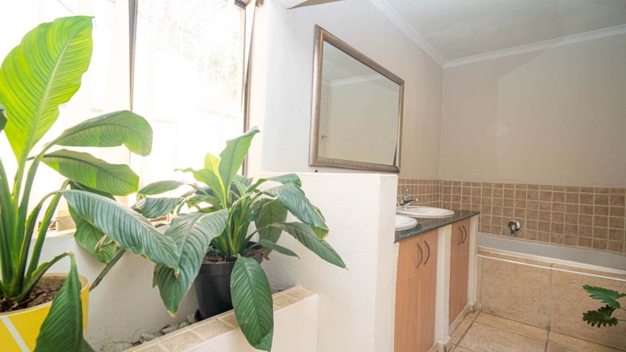 To Let 4 Bedroom Property for Rent in Fourways Gardens Gauteng