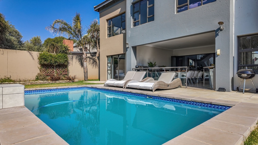 To Let 5 Bedroom Property for Rent in Silverwoods Country Estate Gauteng