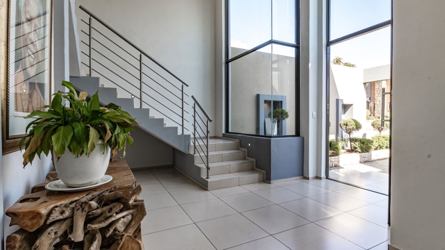 To Let 5 Bedroom Property for Rent in Silverwoods Country Estate Gauteng