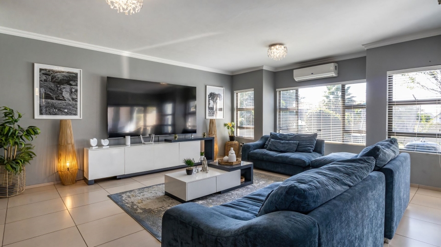 To Let 5 Bedroom Property for Rent in Silverwoods Country Estate Gauteng