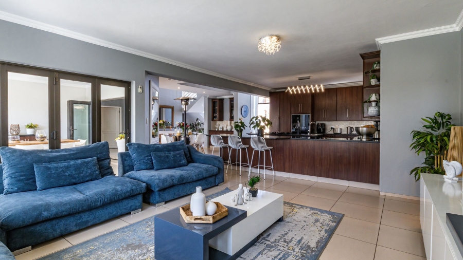 To Let 5 Bedroom Property for Rent in Silverwoods Country Estate Gauteng
