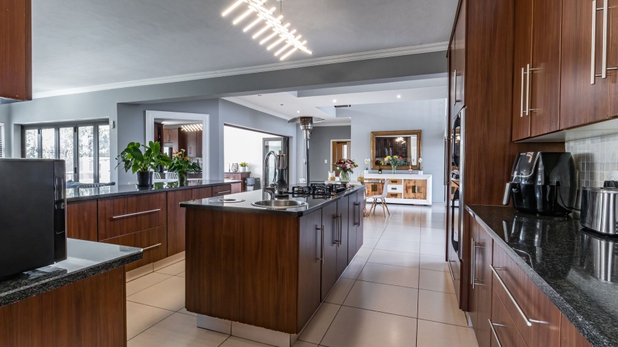 To Let 5 Bedroom Property for Rent in Silverwoods Country Estate Gauteng