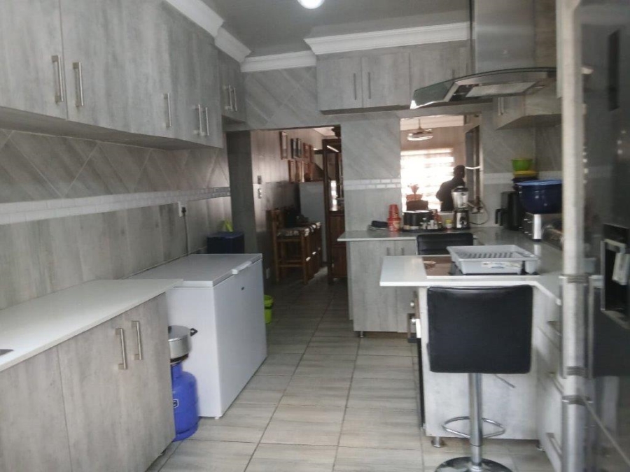 3 Bedroom Property for Sale in Mountain View Gauteng