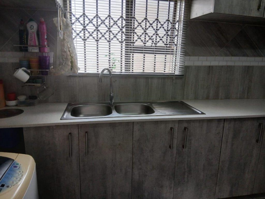3 Bedroom Property for Sale in Mountain View Gauteng