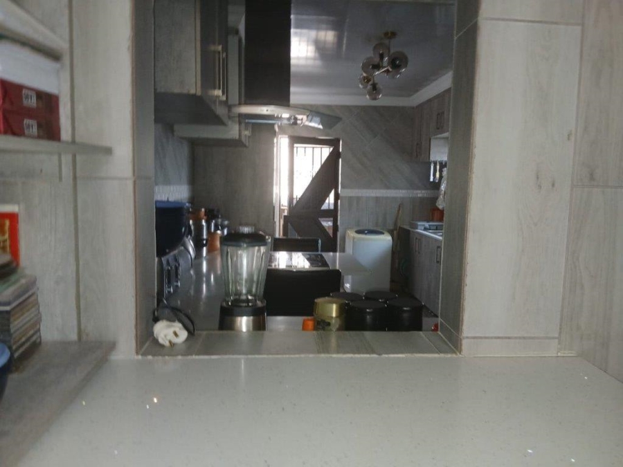 3 Bedroom Property for Sale in Mountain View Gauteng