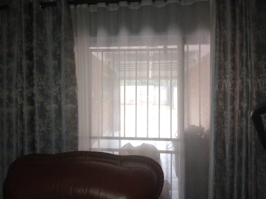 3 Bedroom Property for Sale in Mountain View Gauteng