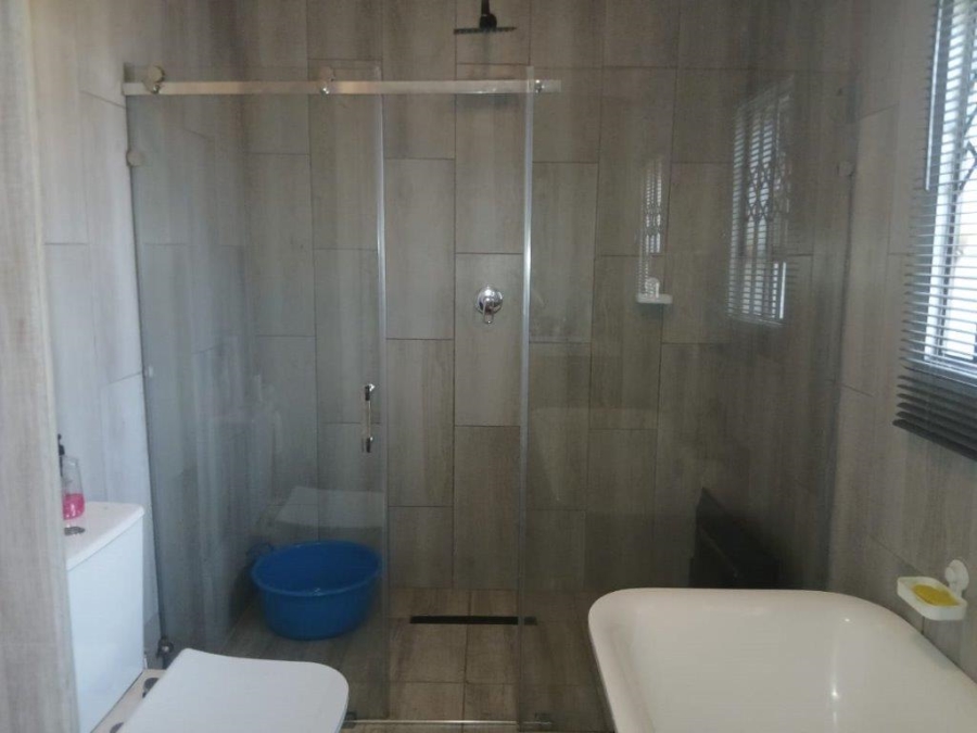 3 Bedroom Property for Sale in Mountain View Gauteng