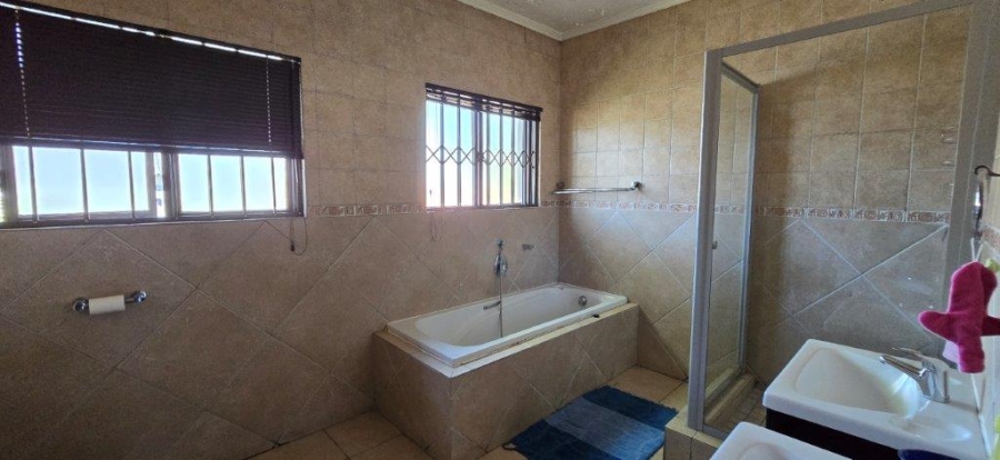 4 Bedroom Property for Sale in Amberfield Gauteng