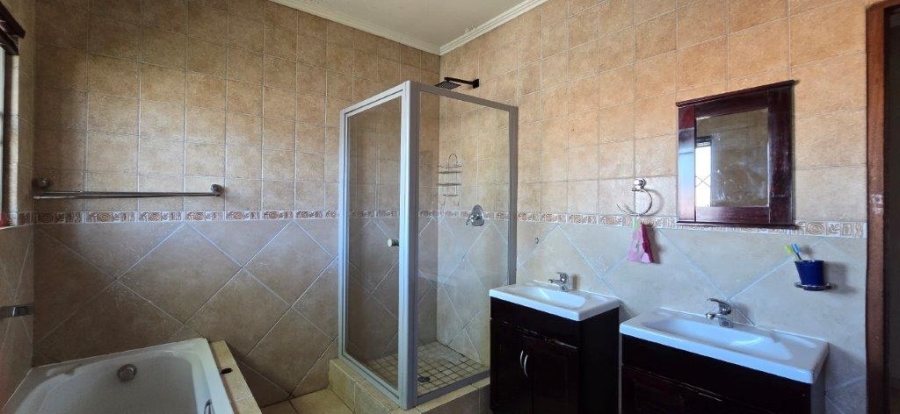 4 Bedroom Property for Sale in Amberfield Gauteng