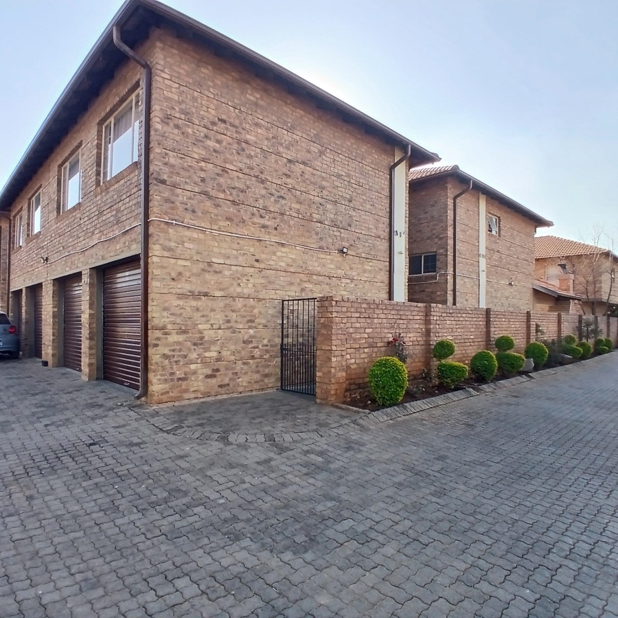 To Let 4 Bedroom Property for Rent in Theresa Park Gauteng
