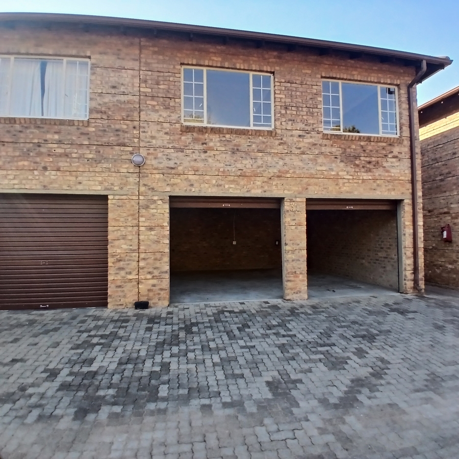 To Let 4 Bedroom Property for Rent in Theresa Park Gauteng