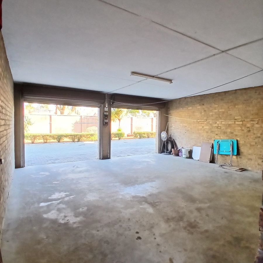 To Let 4 Bedroom Property for Rent in Theresa Park Gauteng