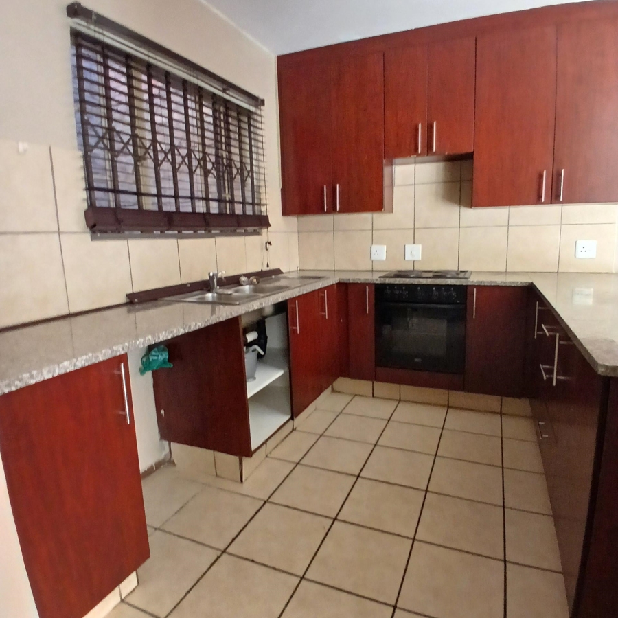 To Let 4 Bedroom Property for Rent in Theresa Park Gauteng