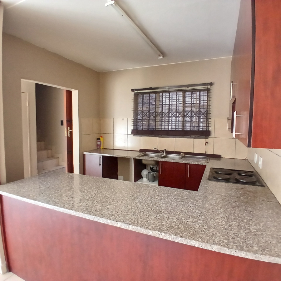 To Let 4 Bedroom Property for Rent in Theresa Park Gauteng