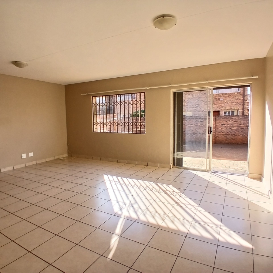 To Let 4 Bedroom Property for Rent in Theresa Park Gauteng
