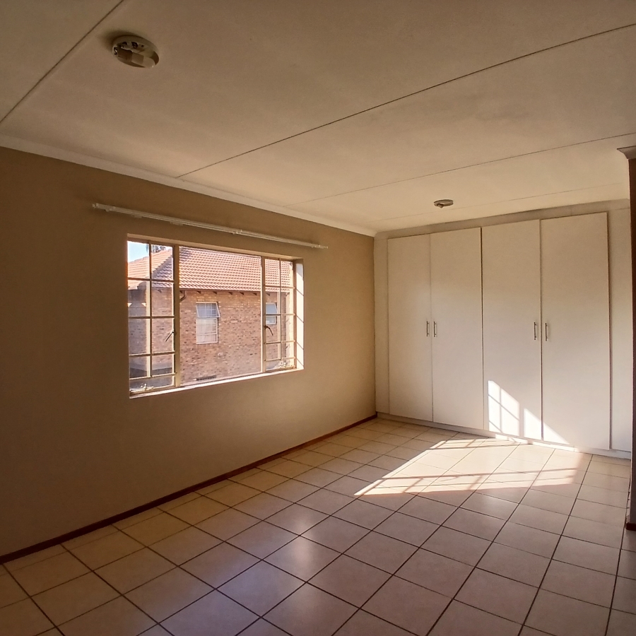 To Let 4 Bedroom Property for Rent in Theresa Park Gauteng