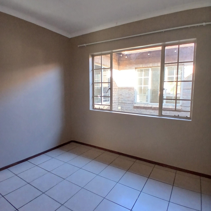 To Let 4 Bedroom Property for Rent in Theresa Park Gauteng