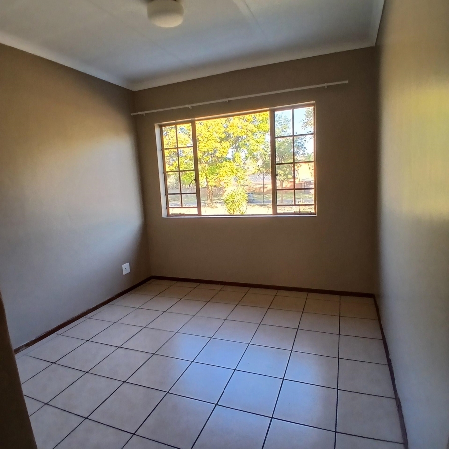 To Let 4 Bedroom Property for Rent in Theresa Park Gauteng