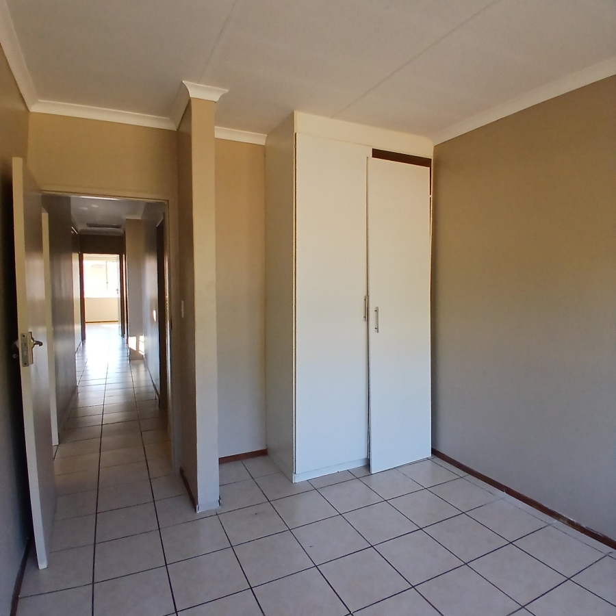 To Let 4 Bedroom Property for Rent in Theresa Park Gauteng