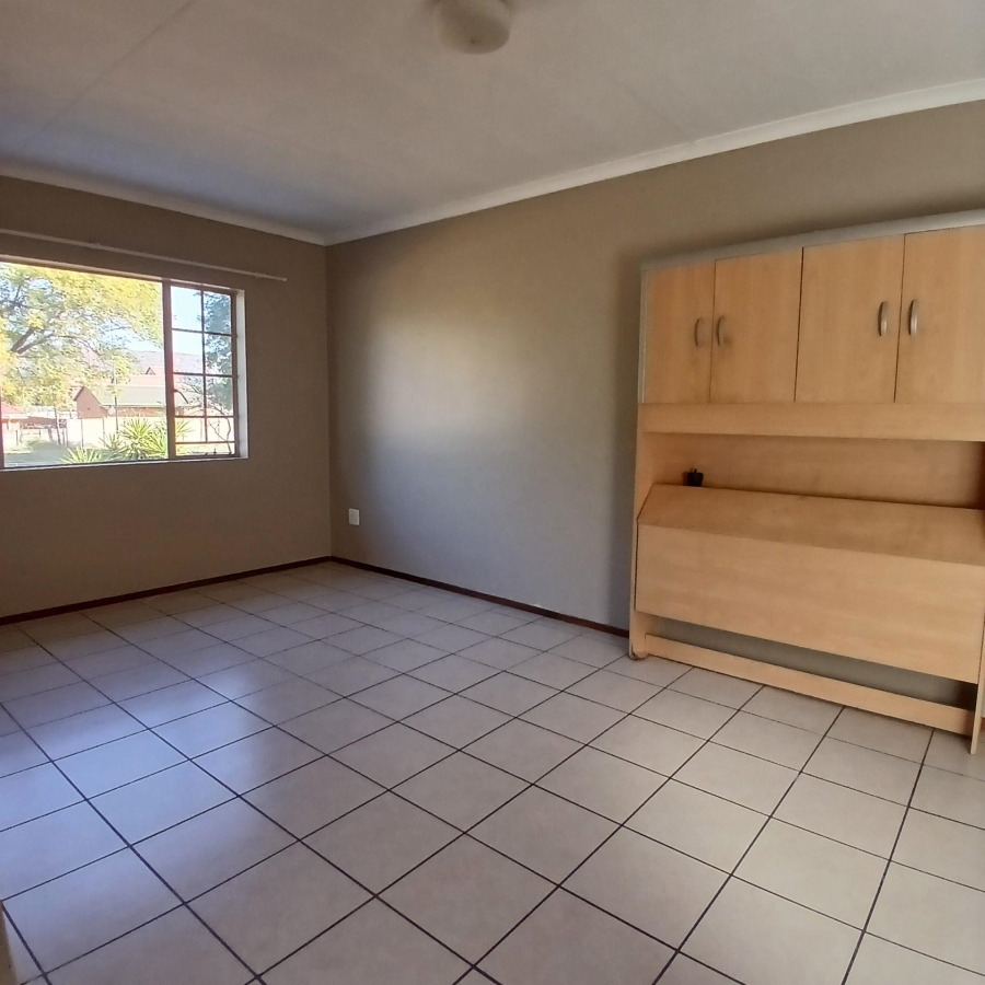 To Let 4 Bedroom Property for Rent in Theresa Park Gauteng