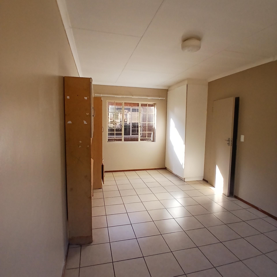 To Let 4 Bedroom Property for Rent in Theresa Park Gauteng
