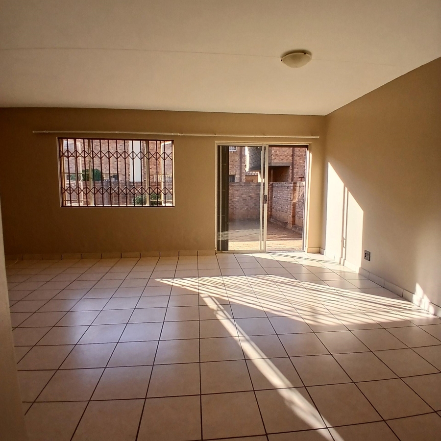 To Let 4 Bedroom Property for Rent in Theresa Park Gauteng