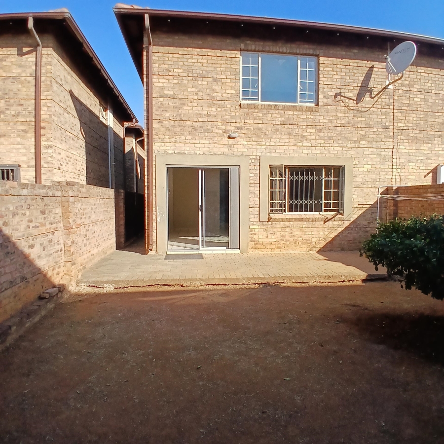 To Let 4 Bedroom Property for Rent in Theresa Park Gauteng