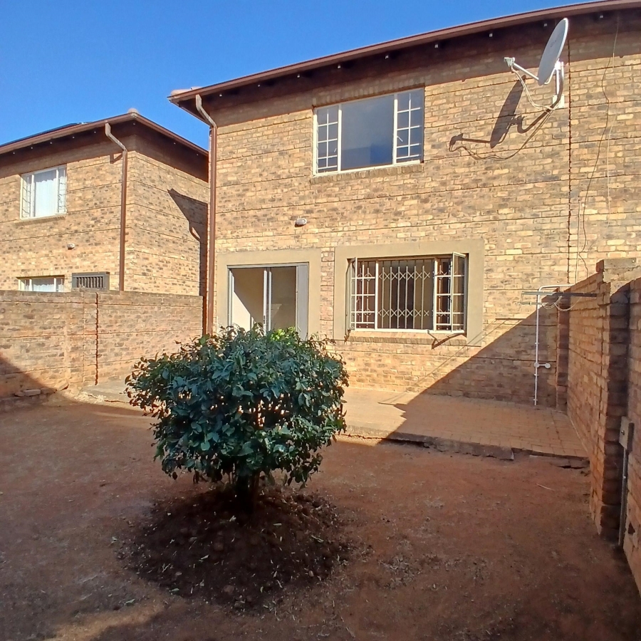 To Let 4 Bedroom Property for Rent in Theresa Park Gauteng