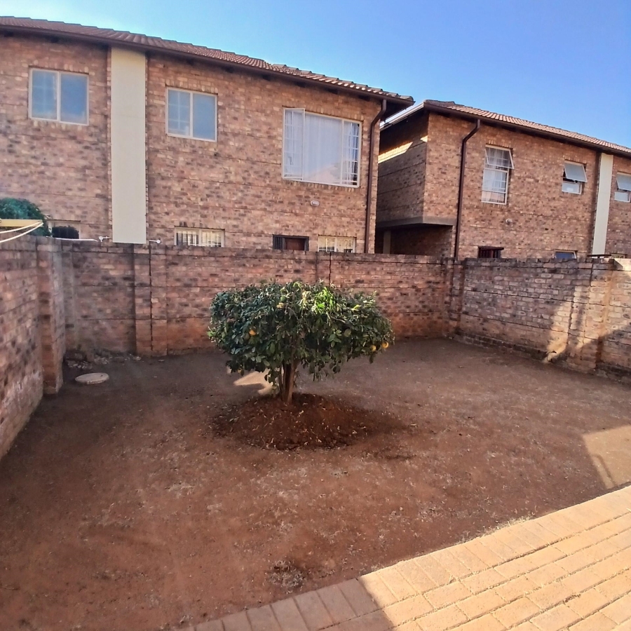 To Let 4 Bedroom Property for Rent in Theresa Park Gauteng