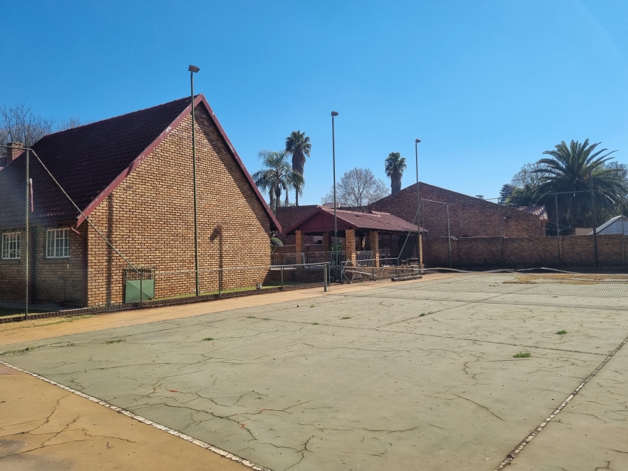 To Let 5 Bedroom Property for Rent in Lakefield Gauteng