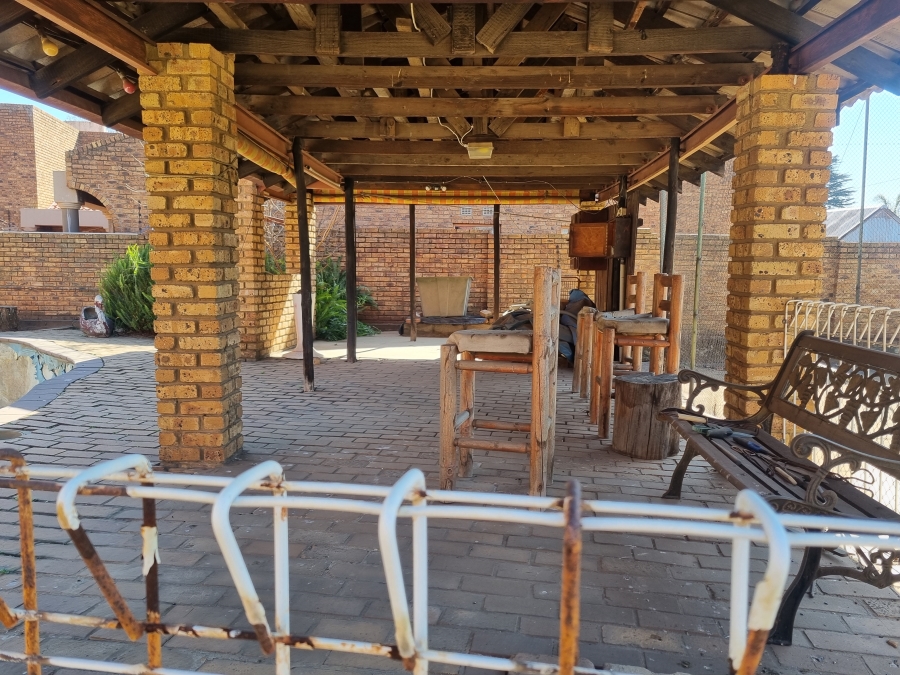 To Let 5 Bedroom Property for Rent in Lakefield Gauteng