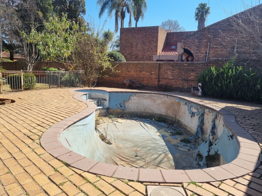 To Let 5 Bedroom Property for Rent in Lakefield Gauteng