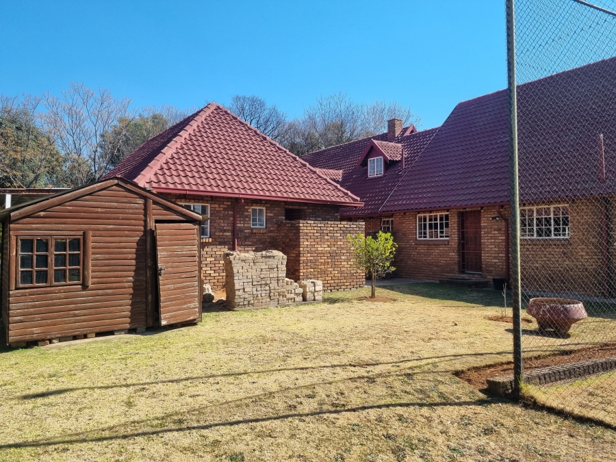 To Let 5 Bedroom Property for Rent in Lakefield Gauteng